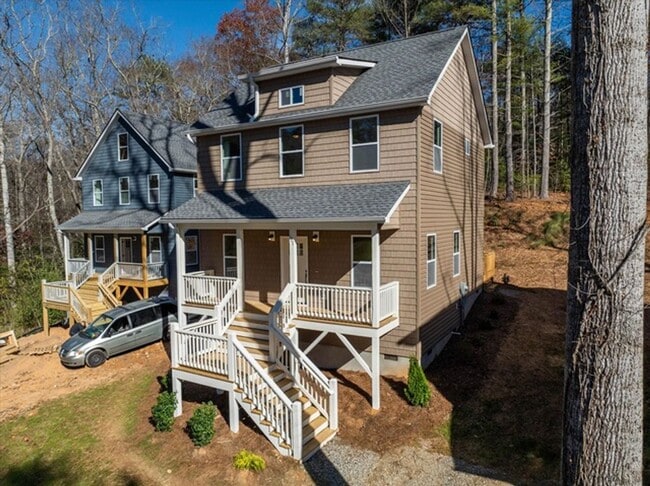 Photo - Charming Brand-New Contemporary Home in Black Mountain