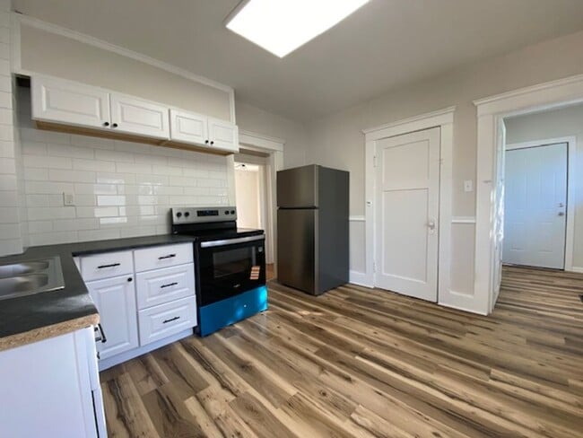 Photo - Welcome to this charming 4-bedroom, 1-bathroom home located in the heart of Springfield, OH+