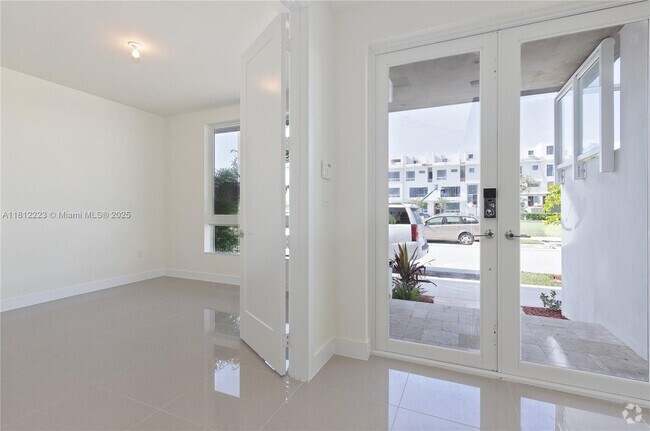 Building Photo - 10341 NW 64th Ln Rental