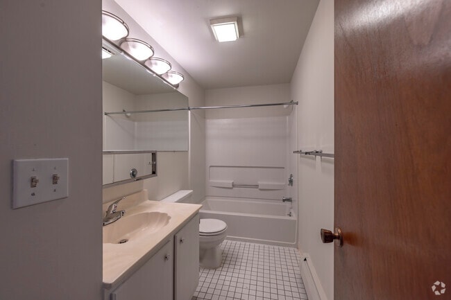 Casa adosada de 2 habitaciones y 2,5 baños - 950 pies cuadrados - Arbor Park I - Baño