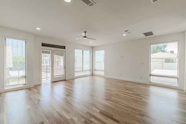 Photo - 2 Bed Option in East Dallas Townhome off Greenville Lakewood Neighborhood