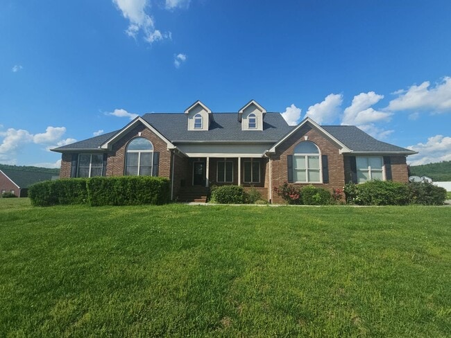 Building Photo - Bright 3-Bedroom Home with Sun Room, Fireplace & Two-Car Garage