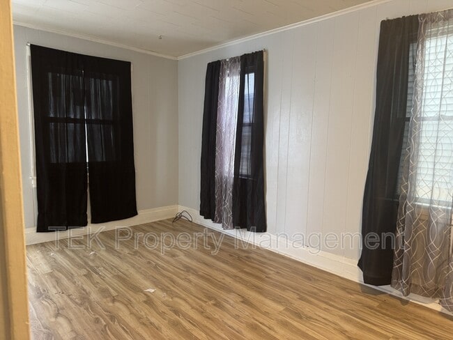 Photo - 105-107-107 Bidwell Terrace