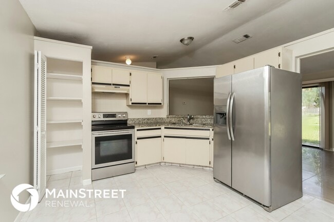 Photo - 647 Pampas St NW