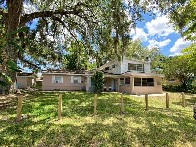 Building Photo - 1008 Meadows Ave