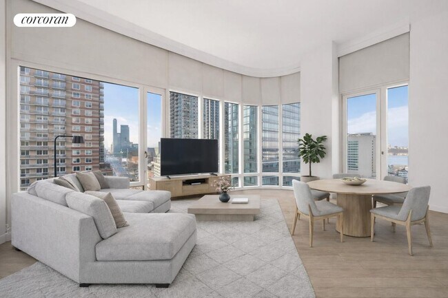 Photo - 555 W 43rd St