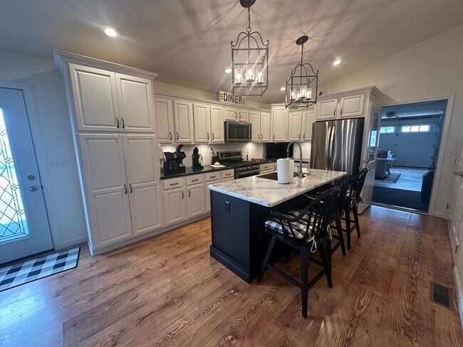 Photo - 7712 Walnut St