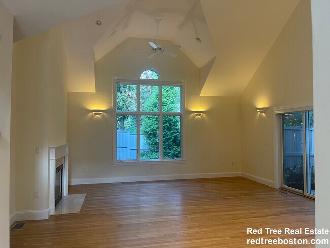 Photo - 901 W Roxbury Pky