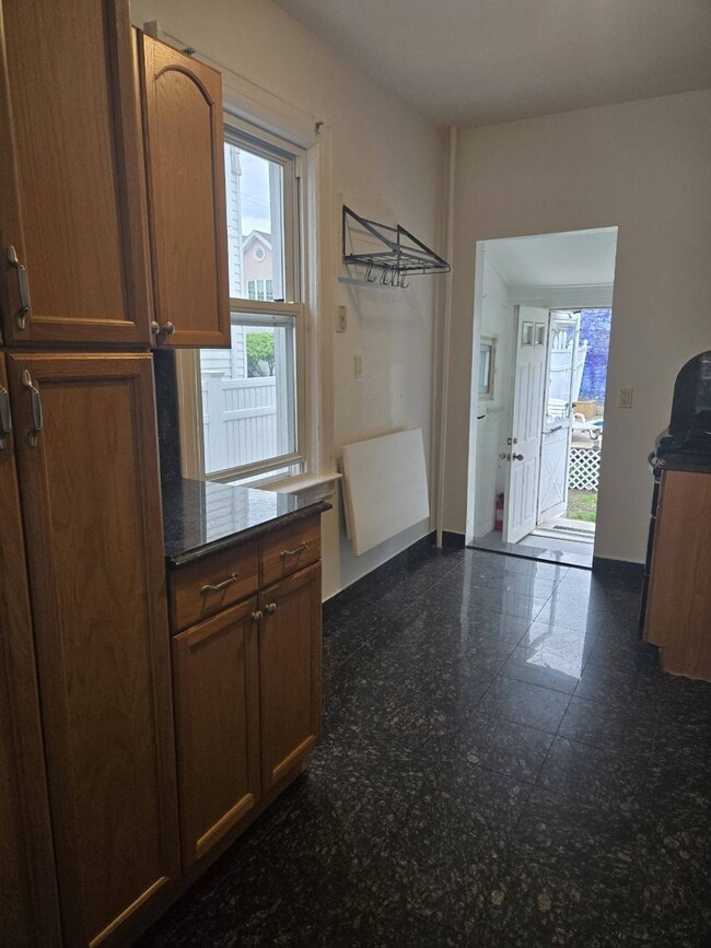 Photo - 21-38-38 73rd St