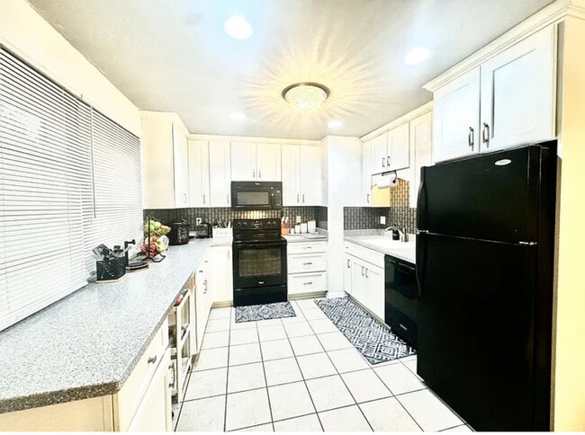 Building Photo - 5066 Colonial Ct Unit 12 Rental