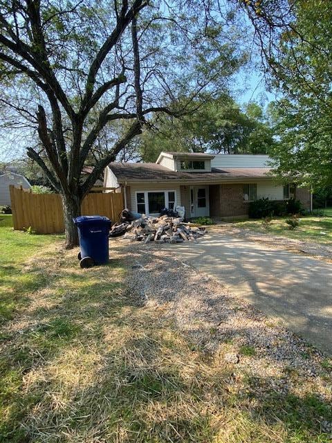 Building Photo - 3209 Mirror Lake Dr