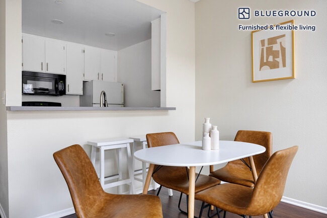 Photo - 747 Gayley Ave Unidad FL4-ID1188