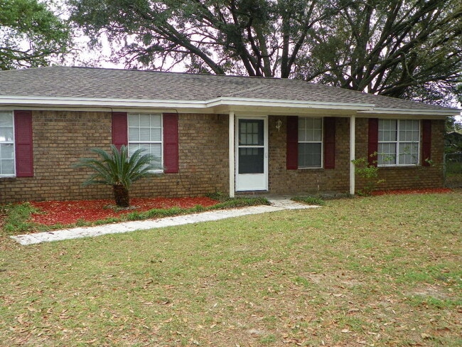 Building Photo - Spacious & Pet-Friendly 3/2 Home in West P...