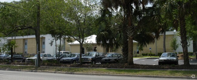 Horizon House Apartments - Residences at Oakview