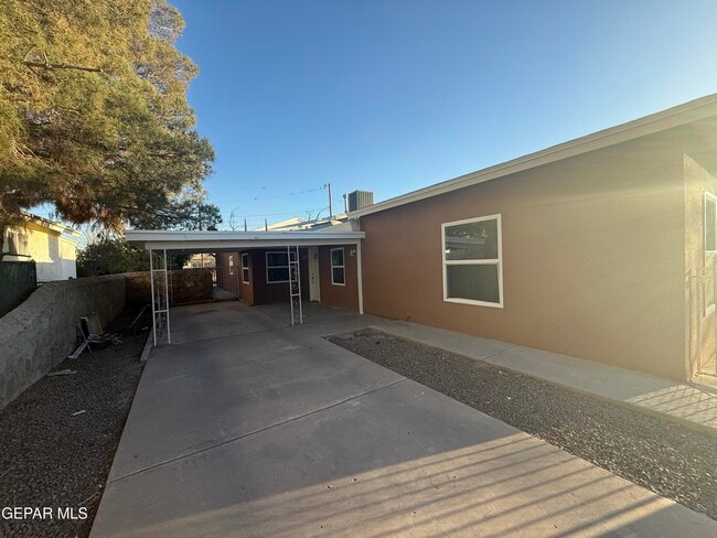 Photo - 218 Easter Way