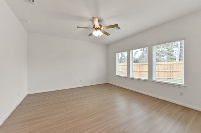 Photo - 11938 Lakewood W Dr