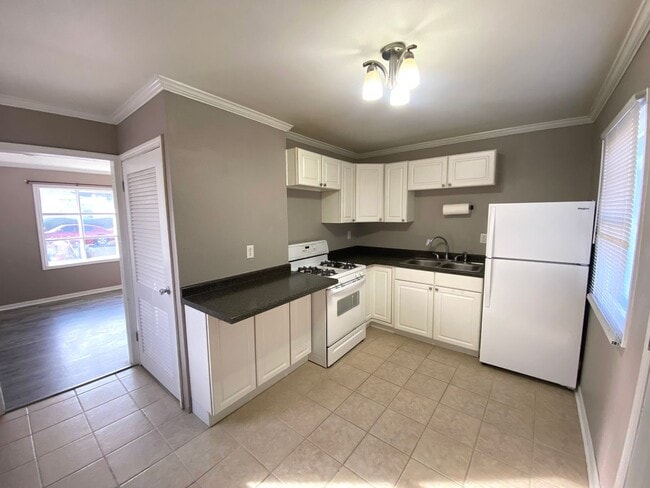 Photo - 1311 W Maywood Ave