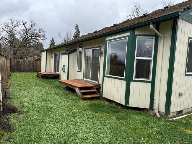 Photo - Beautiful 3 bedroom 2 bath house in Cottage Grove!