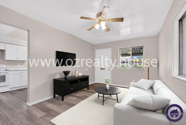 Photo - 732 Coyne Ave