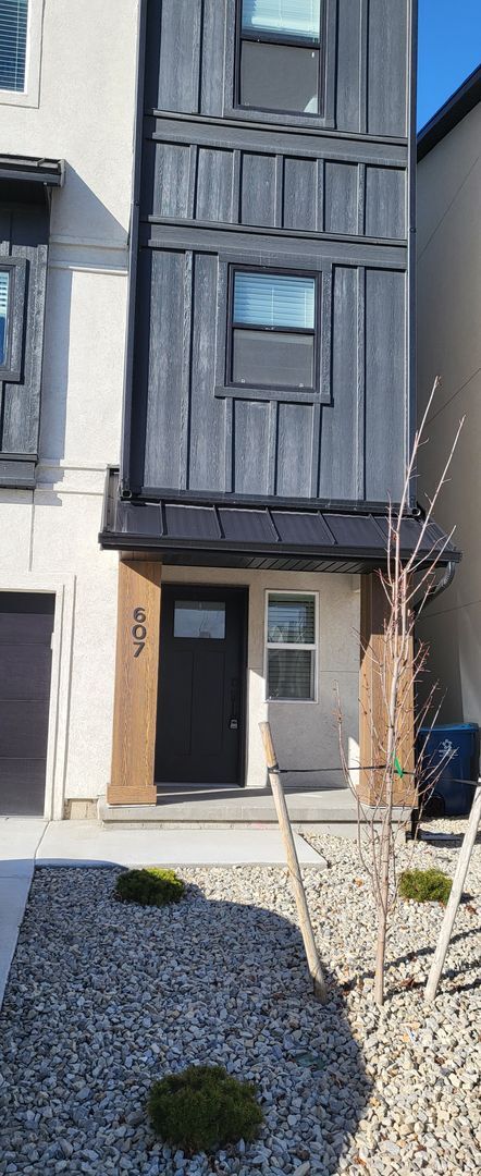 Townhome with Rooftop Balcony in Prime Ame... - Townhome with Rooftop Balcony in Prime Ame...