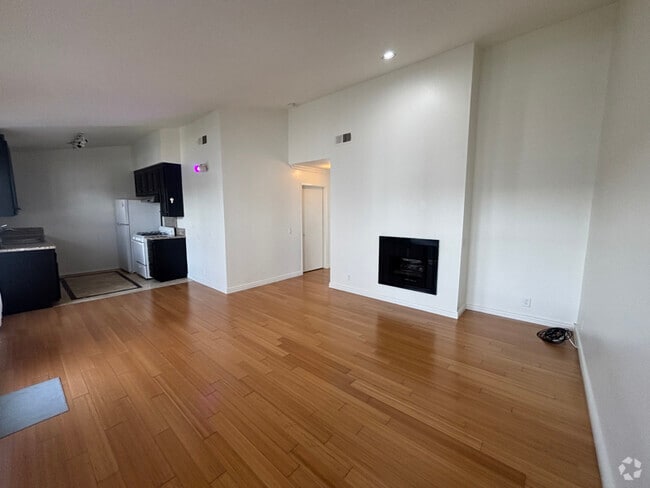 Building Photo - 3722 Sawtelle Blvd Rental
