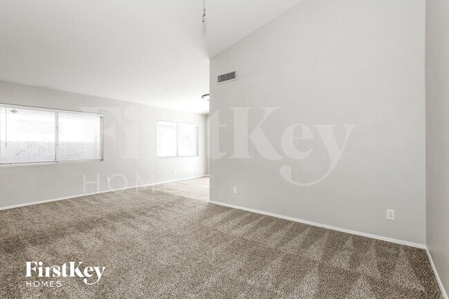 3609 W Tina Ln