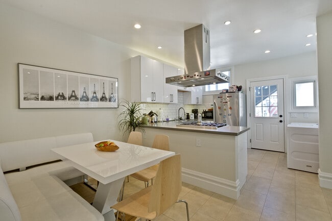 Building Photo - 2130 Mason St Unit 2132 Mason Street