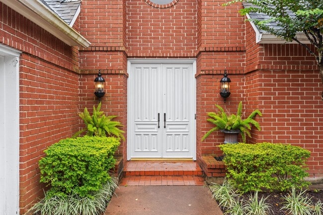 Photo - 230 Lakeside Blvd