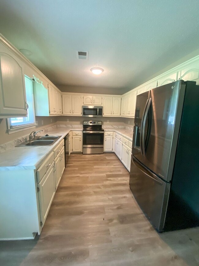 Photo - 4 bed, 2 bath spacious home on large lot i...