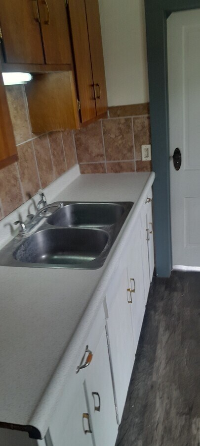 Photo - 709 E 9th St Unit Upstairs Until