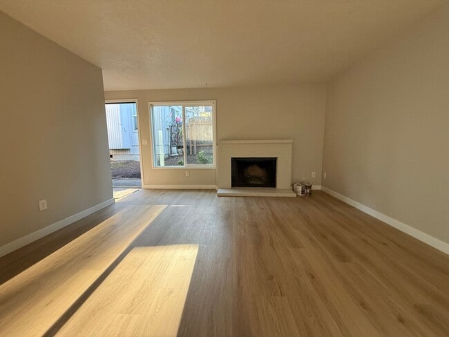 Photo - NOW SHOWING SNEAK PREVIEW - RENOVATED TOWNHOME in Raleigh Hill Available for IMMEDIATE MOVE IN an... Unit 5115