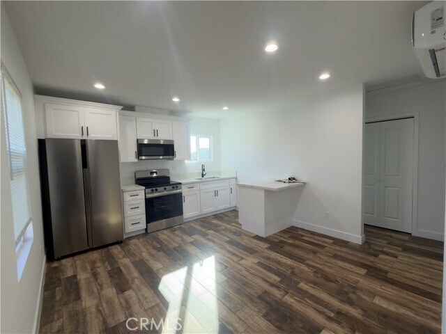 Photo - 521 W 78th St