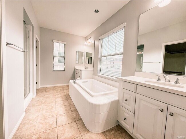 Building Photo - 87 Coleridge