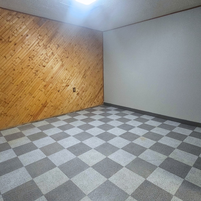 Photo - 10904-1093A 93a St