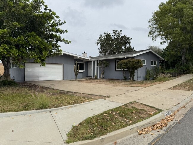 Building Photo - 4 Bedroom / 2 Bathroom home for rent