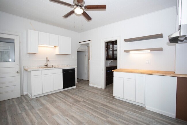 Photo - 124 Grote St