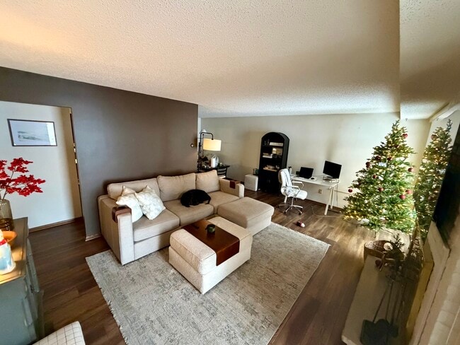 Photo - 3720 Independence Ave S