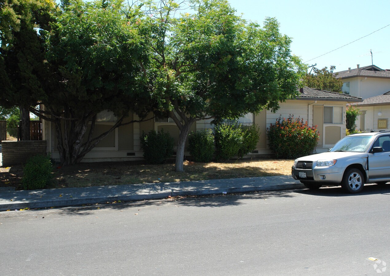 Photo - 895 Bing Drive