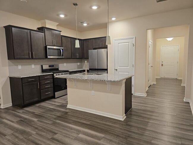 Photo - 883 Falls Grove Trl