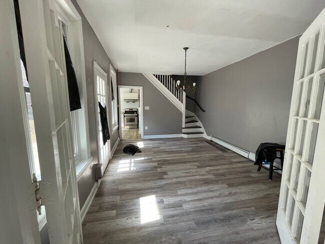 Photo - 210 N 8th St