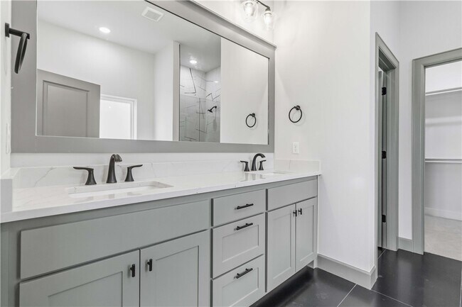 Photo - 930 Trestle Ln