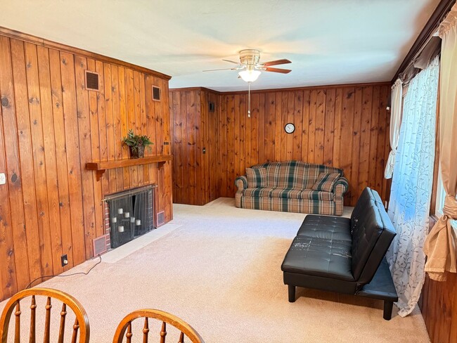 Photo - Charming 2 BR house in quiet Normal neighborhood