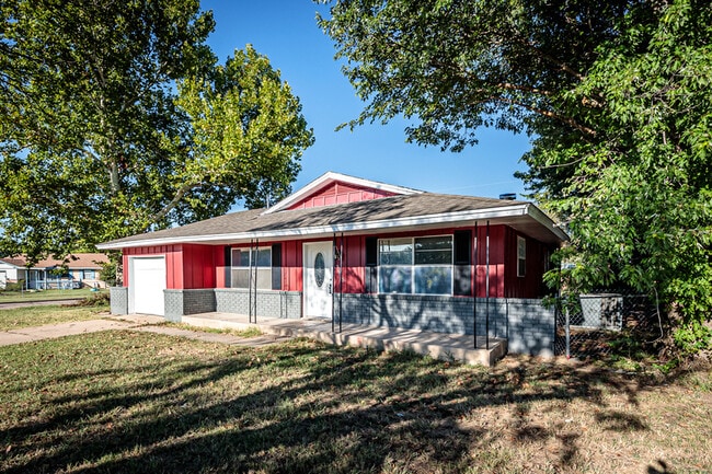 3015 NE Pioneer Blvd