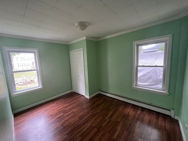 Building Photo - 8 Oak St Unit #1