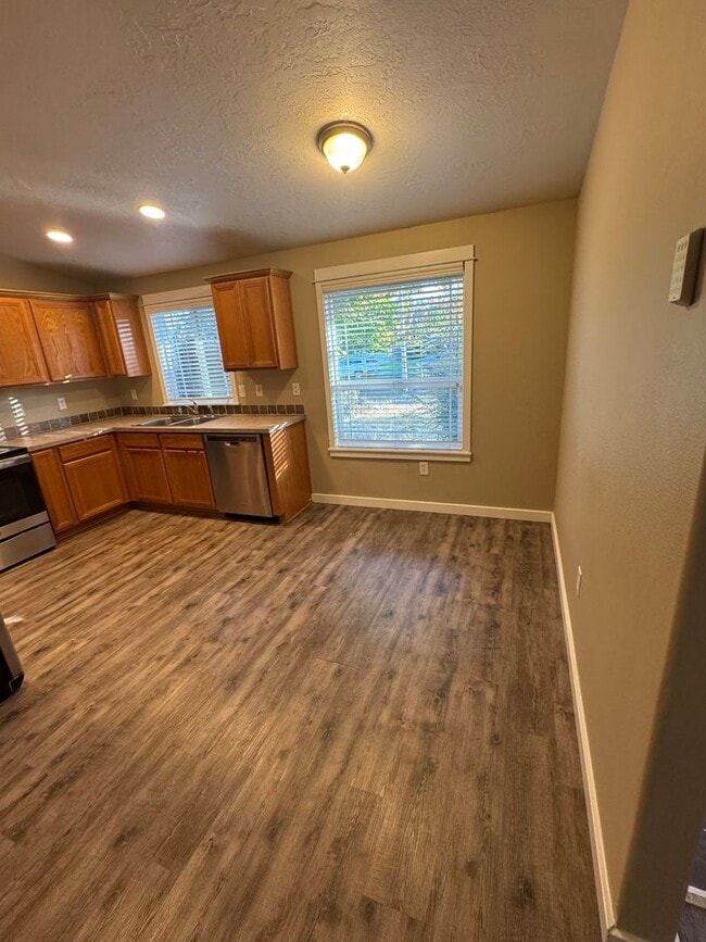 Photo - Gorgeous 4 bedroom, 2 bath, Albany