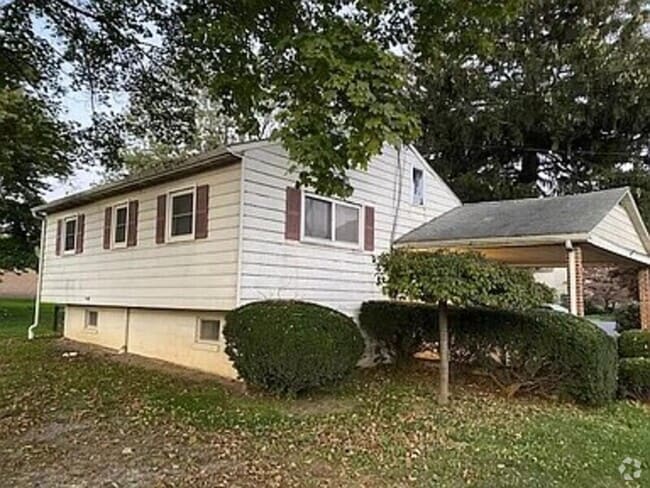 Building Photo - 3413 Lincoln Hwy E Rental
