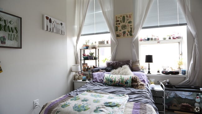 2BR, 1BA - 764-956 SF Apt 2 - Phoenix on Court