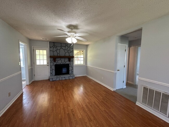 Photo - 3106 Apple Valley Ln