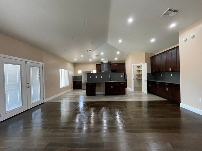 Photo - 17515 Live Oak St
