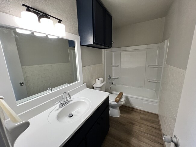 Photo - 409 W Avenue H